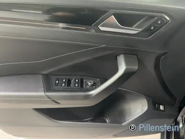 VW T-ROC (7/16)