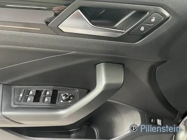 VW T-ROC (3/10)