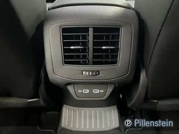 VW T-ROC (7/10)