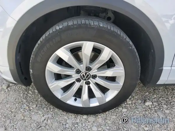 VW T-ROC (4/10)