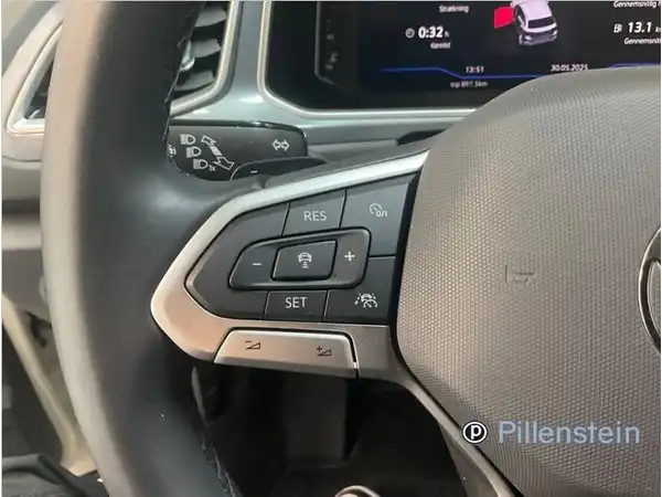 VW T-ROC (6/9)